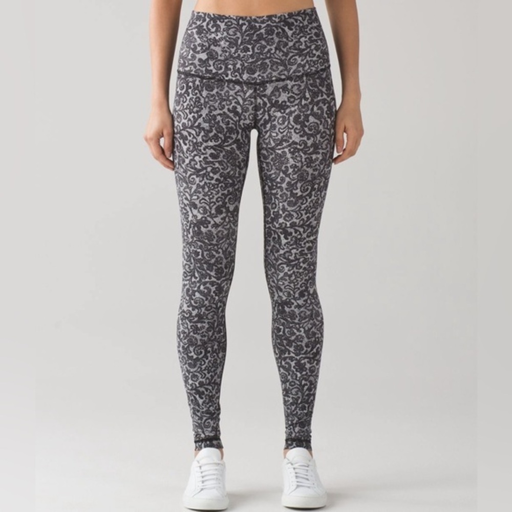 Lululemon Wunder Under Pant (Hi-Rise) Mini Cinder Lace White Black size 4